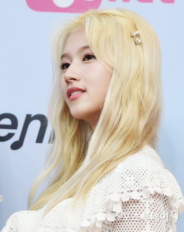 무대에서 춤출때가 제일 섹시한 내 자.기. 미나토자키 사나 | 인스티즈
