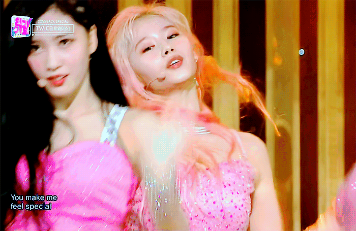 여전히 사람홀리는 사나의 눈빛ㄷㄷㄷ.gif | 인스티즈
