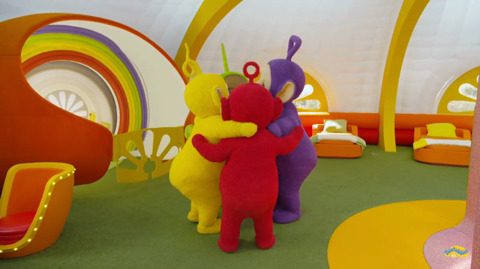 뉴 텔레토비 몸통박치기하며 노는 텔레토비.jpg (텔레토비 무서워하는 사람 주의) | 인스티즈