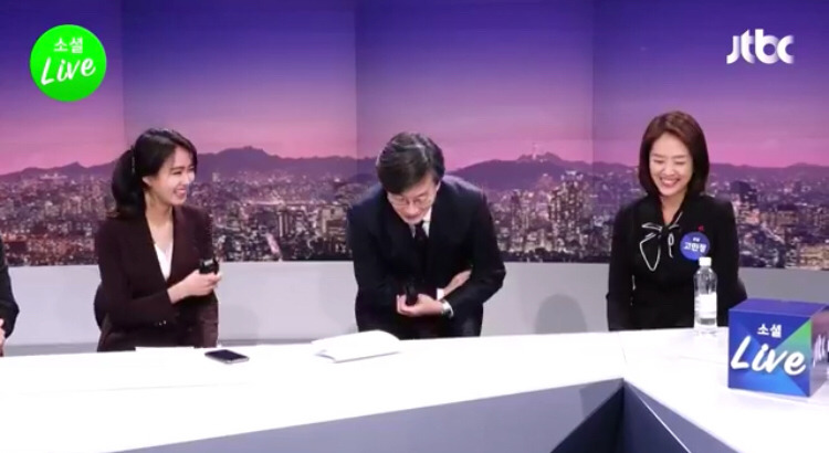 [JTBC소셜라이브] 기죽이려는 기자들과 절대 기싸움 안지는 고민정 부대변인 | 인스티즈