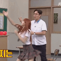  태국에서 유행하는 춤 보여준 리사.gif | 인스티즈