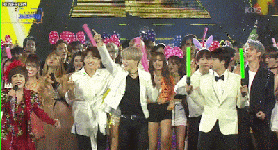 방탄,엑소,트와이스를 백댄서로 쓰는 가수.GIF | 인스티즈