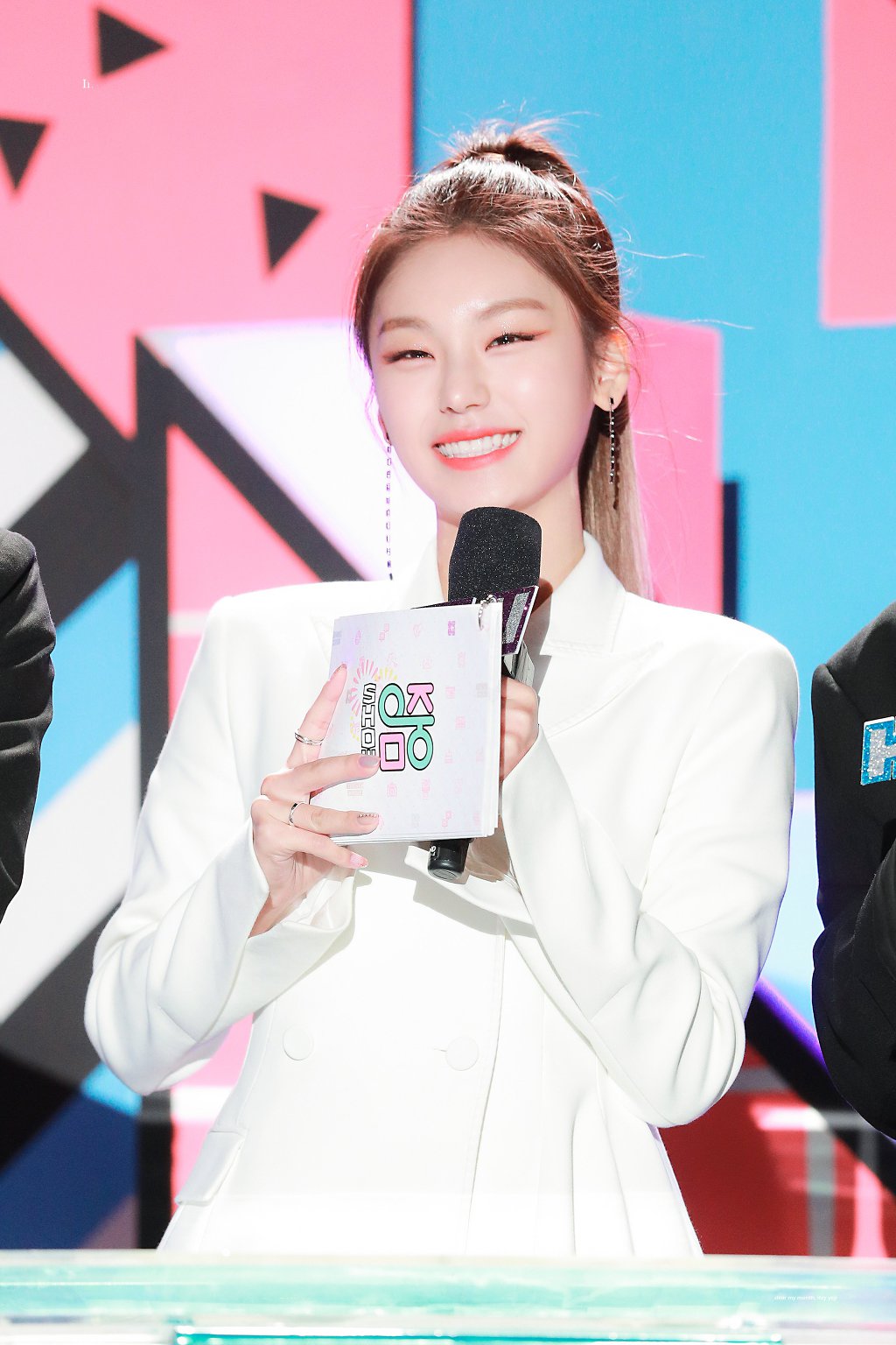 솔직히 좀 귀여운 ITZY 예지.jpgif | 인스티즈