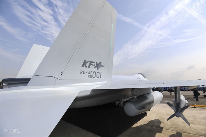 [영상첨부] 오늘 처음으로 공개된 한국형 전투기"KFX"목업(실물 모형).jpg | 인스티즈