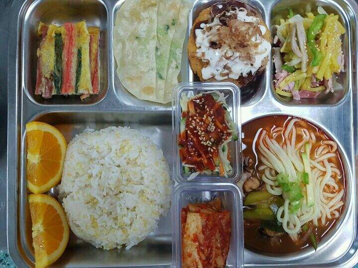 조퇴를 해도 급식은 꼭 먹고 간다는 어느 중학교 | 인스티즈