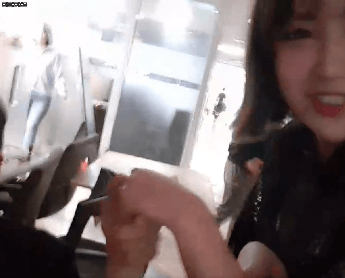 이제동과 사진찍고 행복해하는 여BJ..gif | 인스티즈
