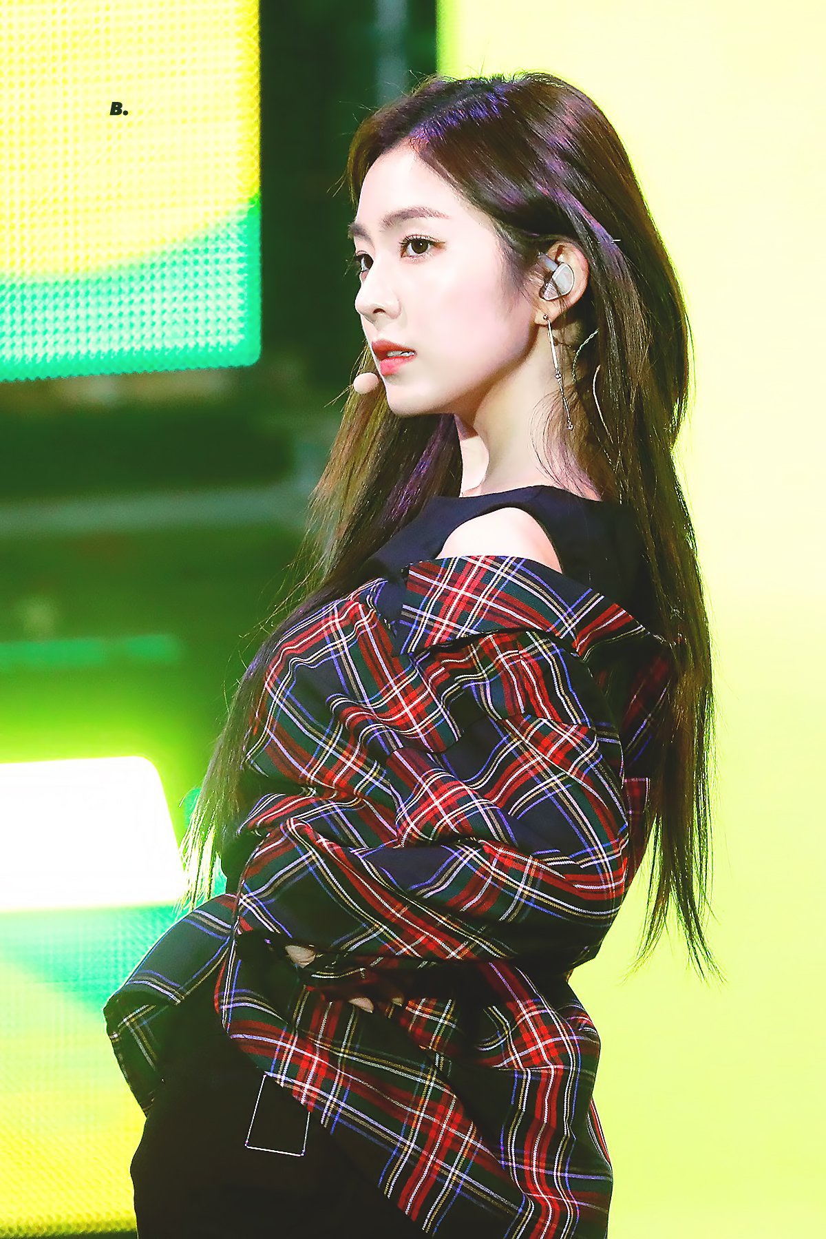살랑살랑거리는 아이린.jpgif | 인스티즈
