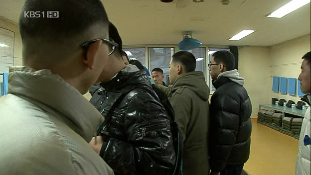 102보충대 입영 당일 저녁 내무반 | 인스티즈