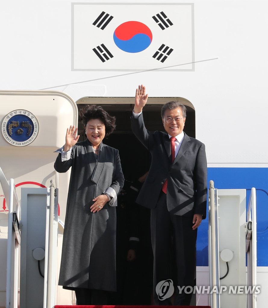 인도네시아로 출국한 문재인 대통령과 김정숙 여사 | 인스티즈